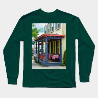 Cold Springs NY - Outdoor Cafe with Checkered Tablecloths Long Sleeve T-Shirt